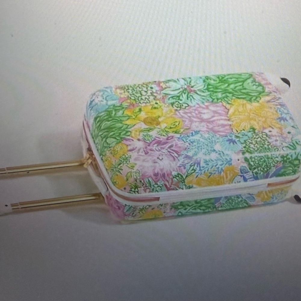 Lilly Pulitzer, new with tags, Bright delight, patch, rolling hard suitcase - Picture 4 of 5